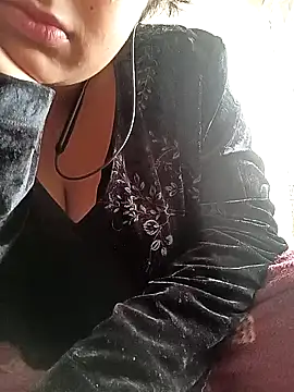 ruhi2003 online show from 12/16/24, 09:57