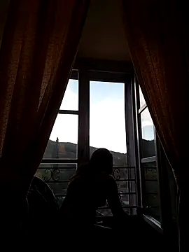 Snapshot of feetqueen96 chatting on 10/12/25, 04:06 feetqueen96 online show from 10/12/25, 04:06