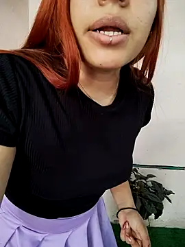 Snapshot of Caro_kitty- chatting on 03/13/25, 04:34 Caro kitty- online show from 03/13/25, 04:34
