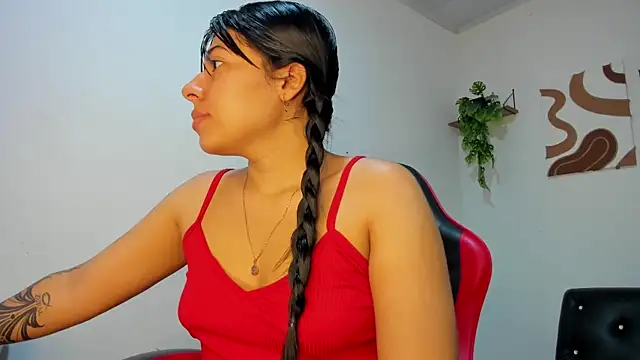 Snapshot of Caro_kitty- chatting on 12/15/25, 01:04 Caro kitty- online show from 12/15/25, 01:04