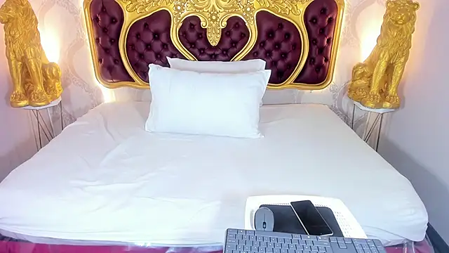 KendralHolson online show from 10/19/25, 04:35