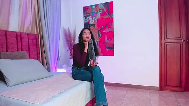 AntonellaHall  online show from 12/07/24, 12:35