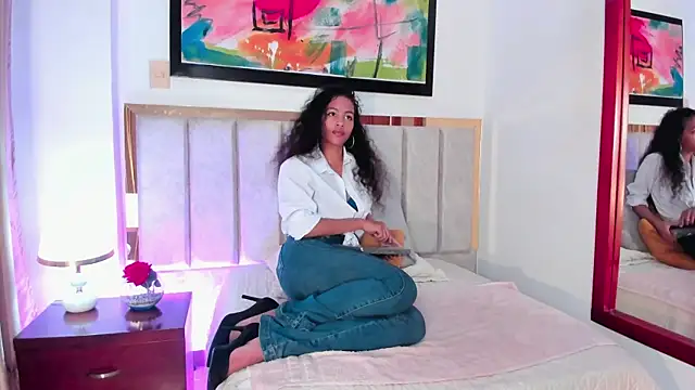 AntonellaHall  online show from 12/21/24, 12:27