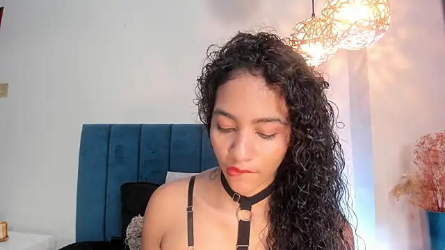 Snapshot of AntonellaHall_ chatting on 06/11/26, 12:43 AntonellaHall online show from 06/11/26, 12:43