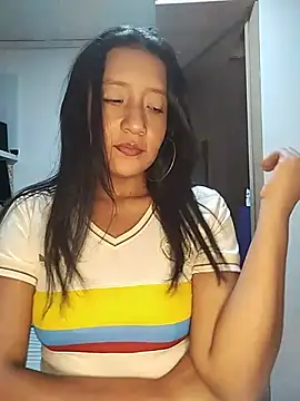 Snapshot of cami_victoria chatting on 06/17/26, 06:53 cami victoria online show from 06/17/26, 06:53