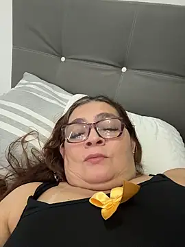 AntonellaAlondra4 online show from 04/13/26, 11:59