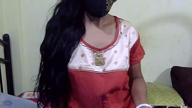 Snapshot of Pramila_Manish chatting on 10/31/25, 03:02 Pramila Manish online show from 10/31/25, 03:02