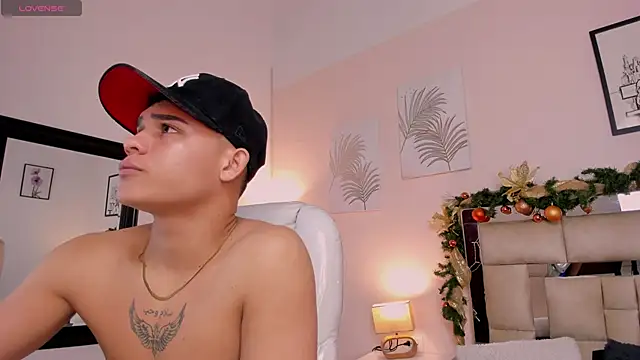 saraandstiven online show from 12/27/24, 03:42