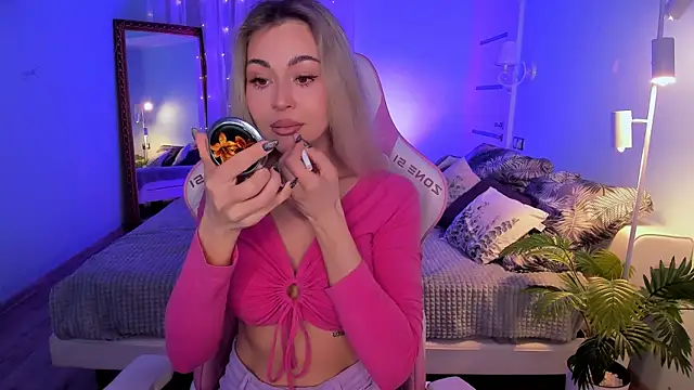 AdeleRoberts online show from 04/16/26, 01:50