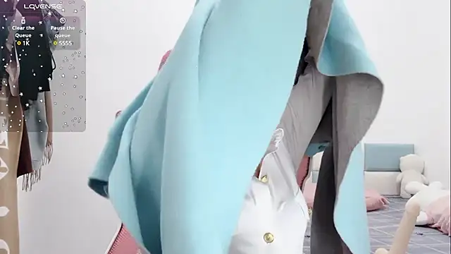 Snapshot of Qwi-V1 chatting on 02/09/25, 11:04 Qwi-V1 online show from 02/09/25, 11:04