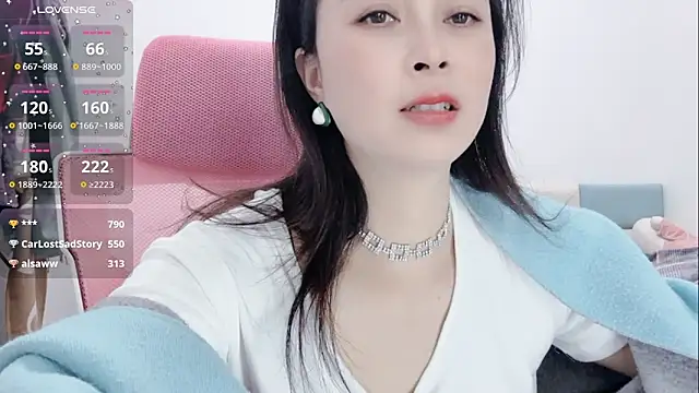 Snapshot of Qwi-V1 chatting on 02/12/25, 03:07 Qwi-V1 online show from 02/12/25, 03:07