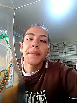 Snapshot of Alisson_420 chatting on 09/19/25, 01:23 Alisson 420 online show from 09/19/25, 01:23