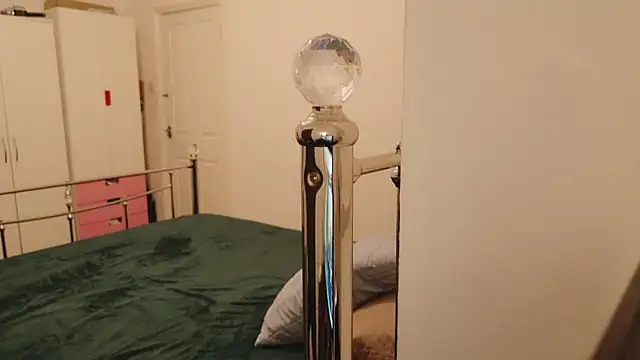 karlaolivia online show from 10/20/25, 08:48