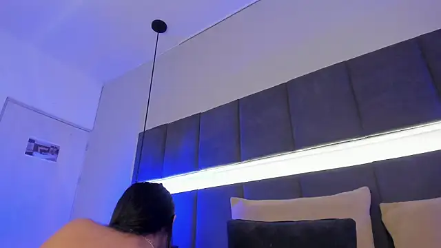 nicolle pierce online show from 01/17/25, 03:32