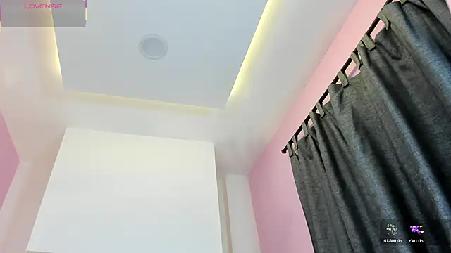 Snapshot of nicolle_pierce chatting on 05/04/26, 01:18 nicolle pierce online show from 05/04/26, 01:18