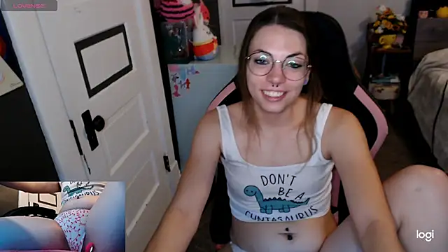 KSwonderland6 online show from 12/15/25, 04:11