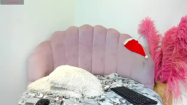 Urlovex1 online show from 12/11/24, 04:18