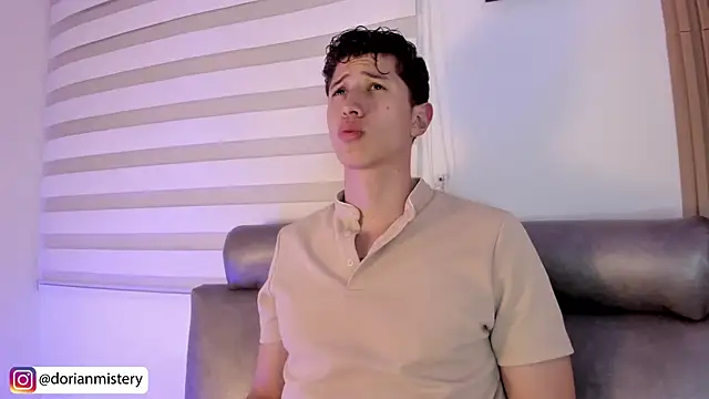 Dorianmistery2322  online show from 04/01/26, 12:00