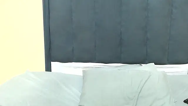 kittykhloe22 online show from 09/13/25, 05:46