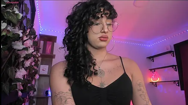 Snapshot of Heka_Prudence chatting on 03/11/25, 02:10 Heka Prudence online show from 03/11/25, 02:10