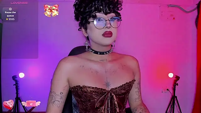 Snapshot of Heka_Prudence chatting on 04/30/26, 01:01 Heka Prudence online show from 04/30/26, 01:01