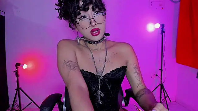 Snapshot of Heka_Prudence chatting on 05/18/26, 04:07 Heka Prudence online show from 05/18/26, 04:07
