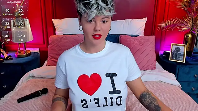 Snapshot of Lady_AliBi chatting on 02/15/25, 01:27 Lady AliBi online show from 02/15/25, 01:27