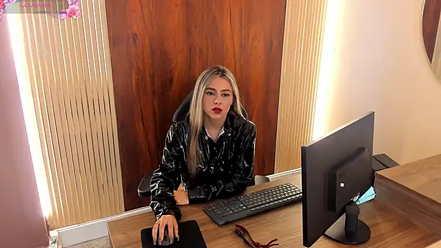 miacarperr1 online show from 01/29/25, 08:35