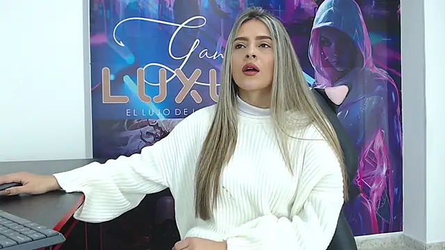 miacarperr1 online show from 02/10/25, 08:53