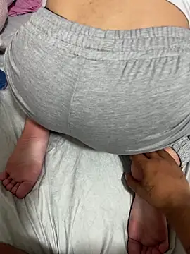 Snapshot of elikittens chatting on 10/29/25, 06:42 elikittens online show from 10/29/25, 06:42