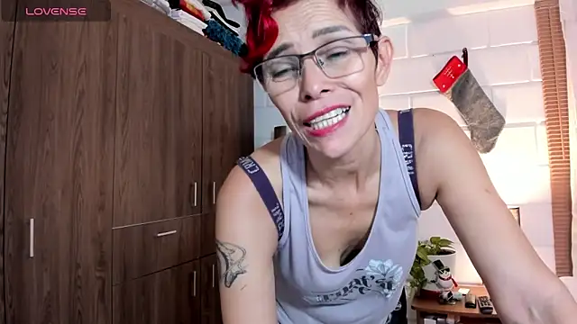 Snapshot of MireyaTorresGu chatting on 12/28/24, 02:21 MireyaTorresGu online show from 12/28/24, 02:21