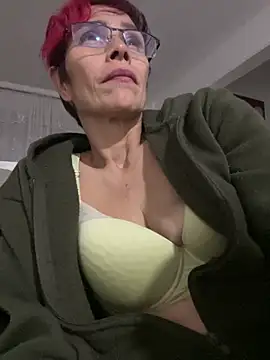 Snapshot of MireyaTorresGu chatting on 01/18/25, 12:57 MireyaTorresGu online show from 01/18/25, 12:57