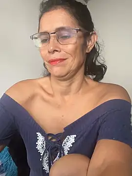 Snapshot of MireyaTorresGu chatting on 05/14/26, 04:03 MireyaTorresGu online show from 05/14/26, 04:03