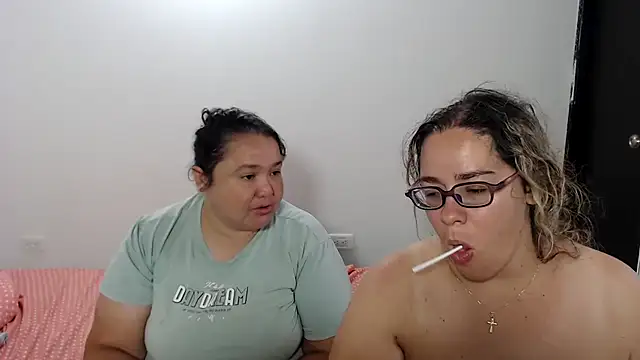 Snapshot of dirtys_games_play chatting on 10/15/25, 01:33 dirtys games play online show from 10/15/25, 01:33