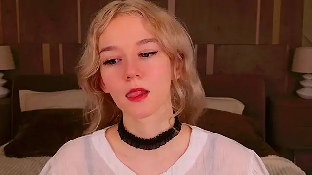 NaomiLoys online show from 02/10/25, 03:24