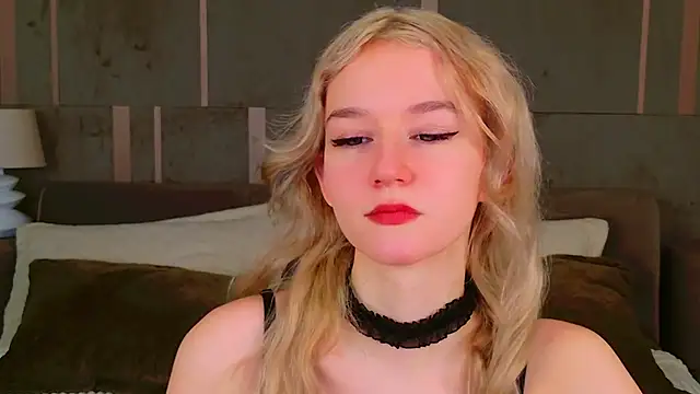 NaomiLoys online show from 02/10/25, 08:53