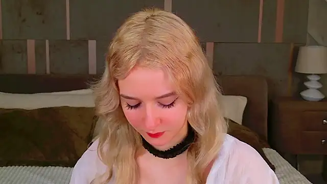 NaomiLoys online show from 02/11/25, 12:17