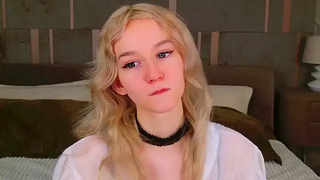 NaomiLoys online show from 02/11/25, 03:18