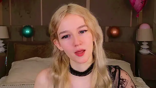 NaomiLoys online show from 02/15/25, 04:23