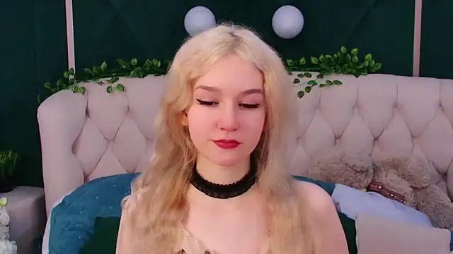 NaomiLoys online show from 02/17/25, 02:20