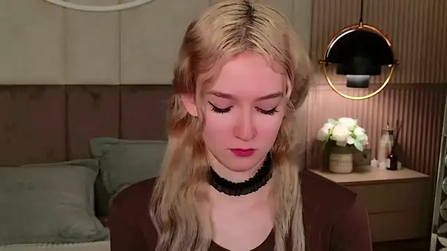 NaomiLoys online show from 02/25/25, 04:53