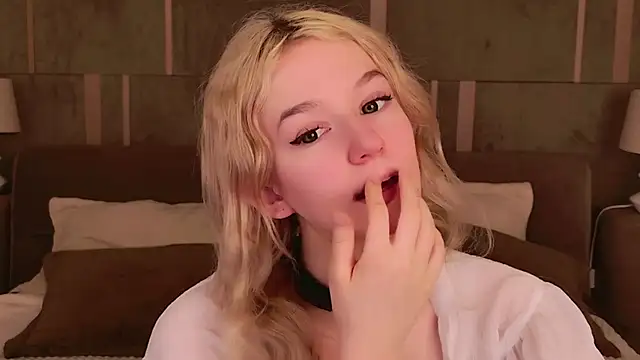 NaomiLoys online show from 03/10/25, 04:17