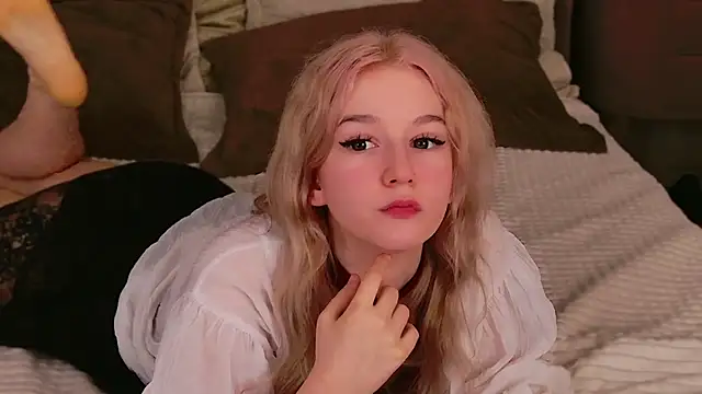 NaomiLoys online show from 03/21/25, 08:40