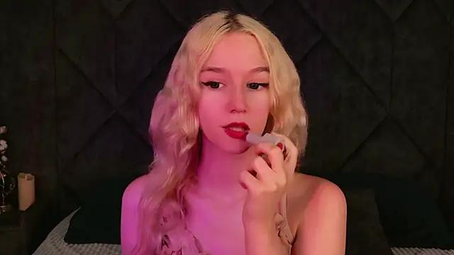 NaomiLoys online show from 09/12/25, 09:15