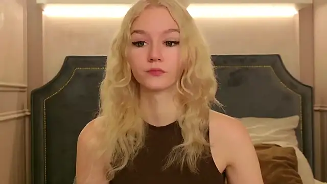 NaomiLoys online show from 09/19/25, 10:49