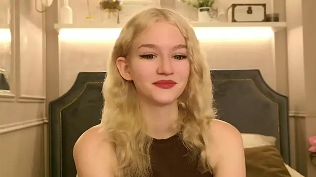 NaomiLoys online show from 09/22/25, 10:50