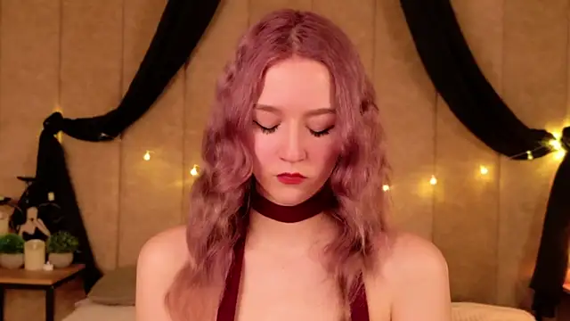 NaomiLoys online show from 09/30/25, 04:12