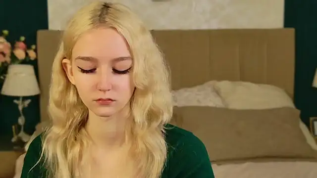 NaomiLoys online show from 11/07/25, 10:48