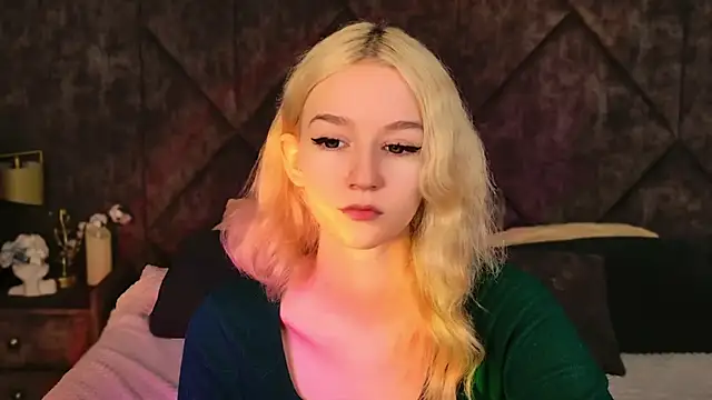 NaomiLoys online show from 11/08/25, 10:37