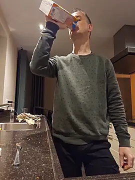 Hectorthyssen1 online show from 02/11/26, 05:34